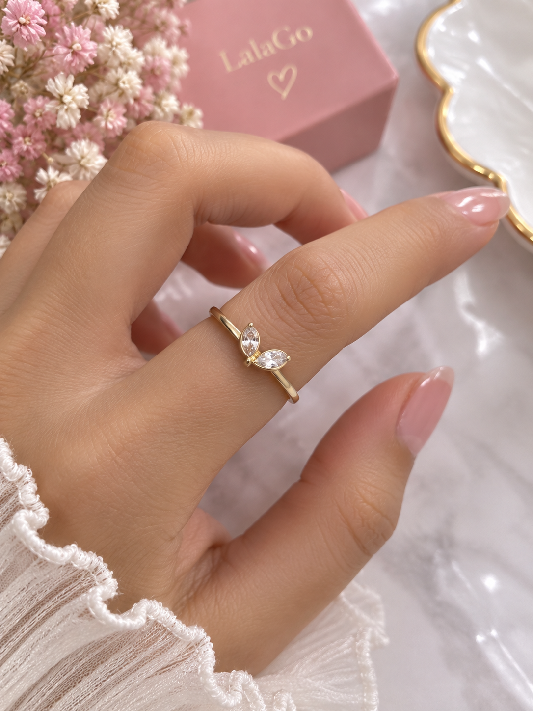 Кольцо женское изящное золотистое — стильное украшение на каждый день